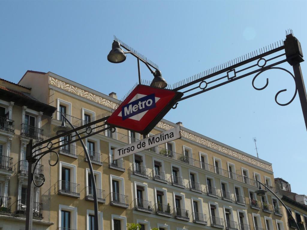 Hostal Art Madrid Hotel Exterior photo