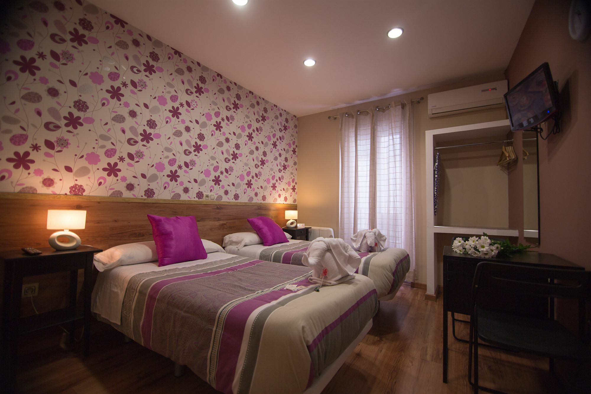 Hostal Art Madrid Exterior photo